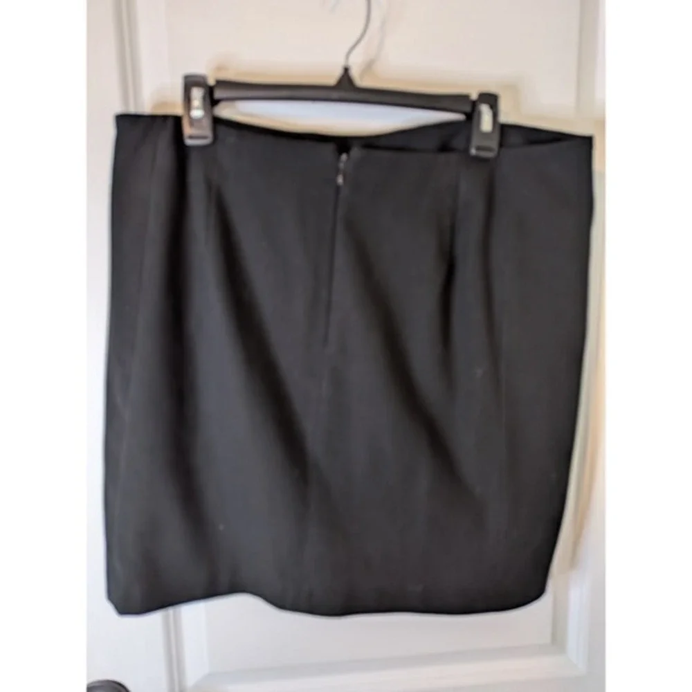 LOFT Black Textured Mini Skirt Size 14 Front Pockets Professional Office Wear‎